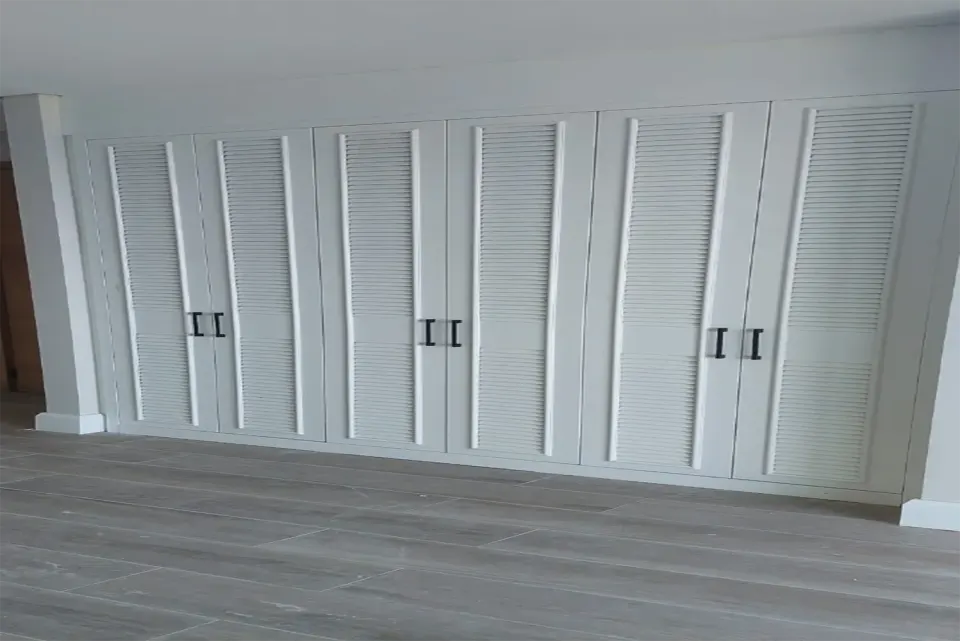 Panjur Kapaklı Dolap – Beyaz, Altı Kapaklı Duvar Boyu Gömme